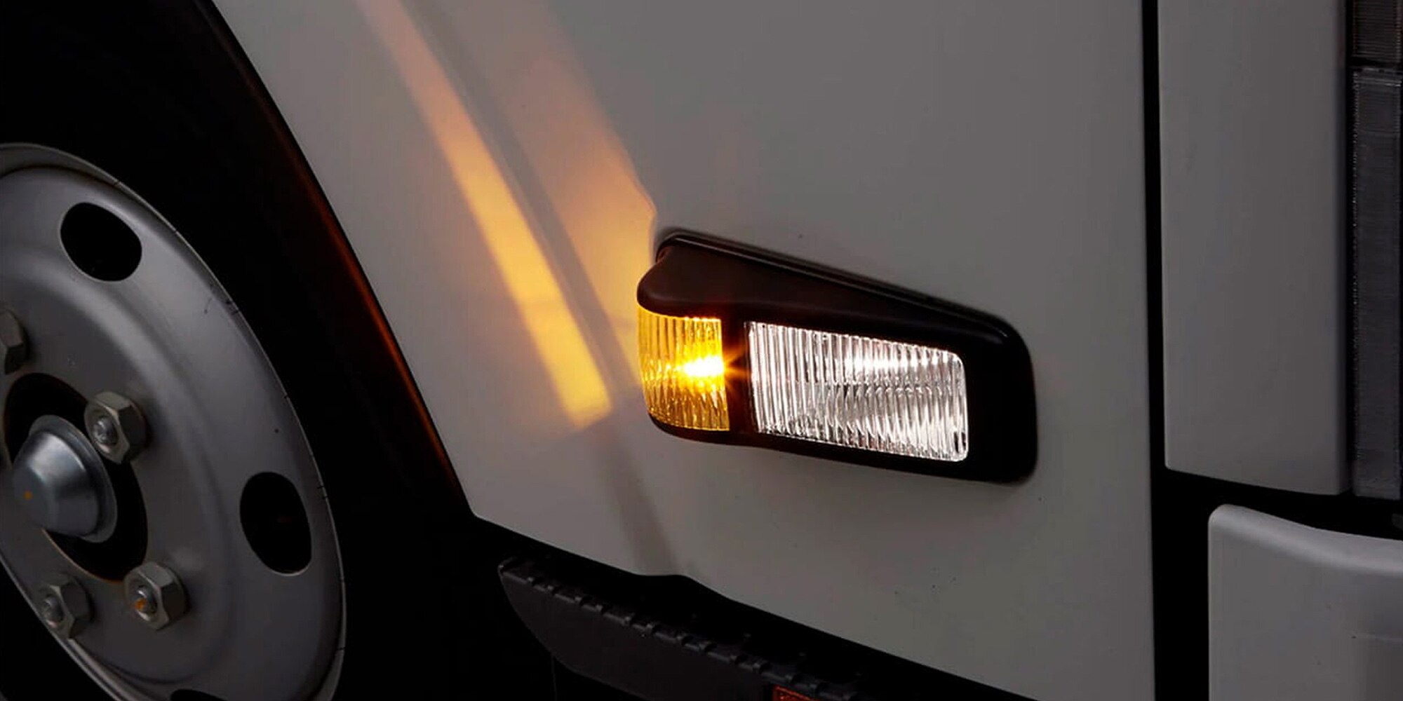 Camión npr 816 dc foco delantero